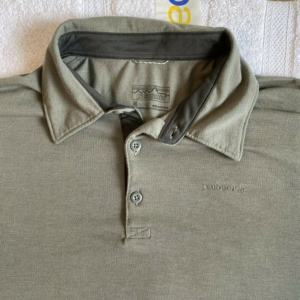 Patagonia Men's Size medium Gray Short Sleeve Lightweight Polo Shirt